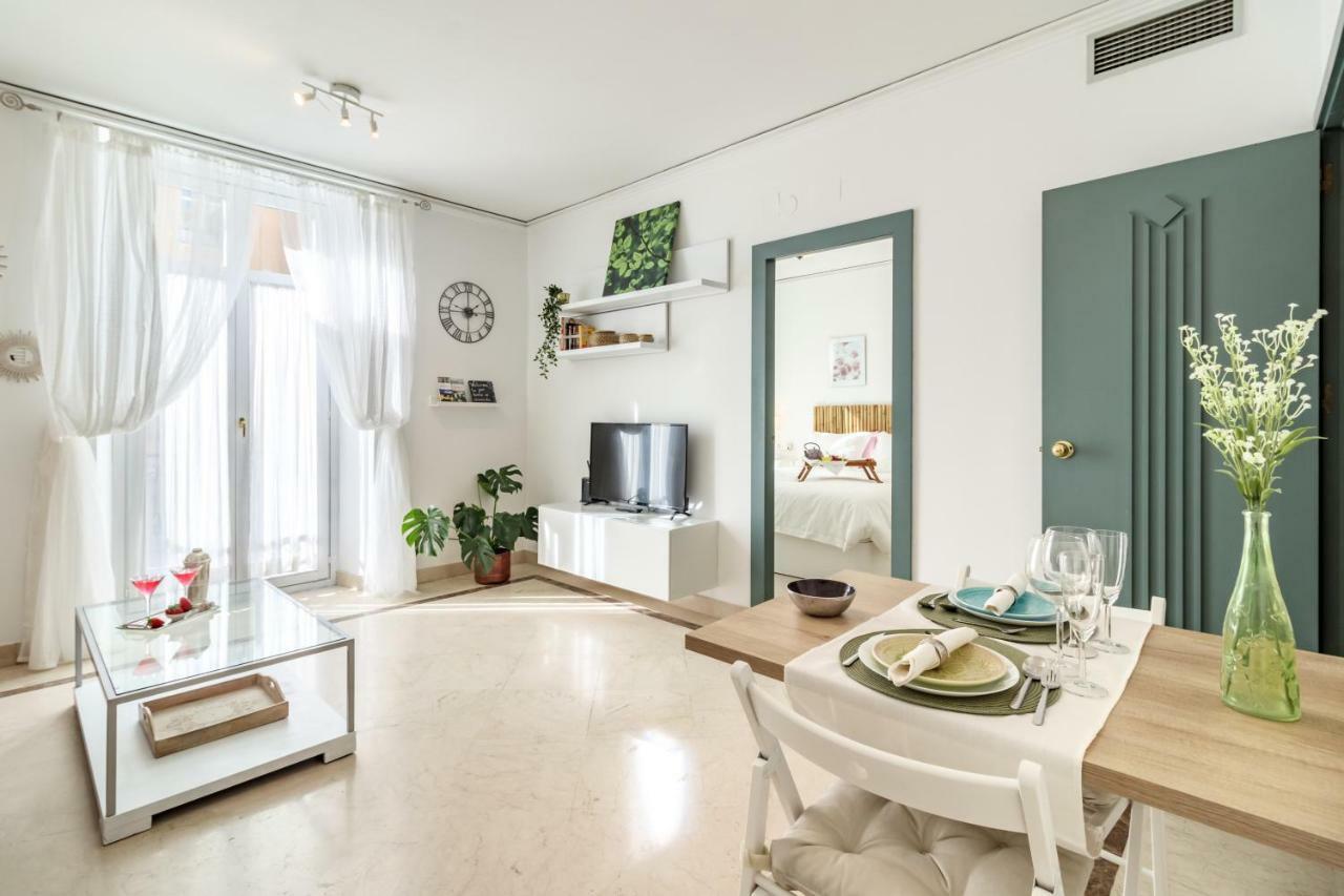 Gran Via Balconies Apartment กรานาดา ภายนอก รูปภาพ